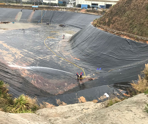 独山废水池清理